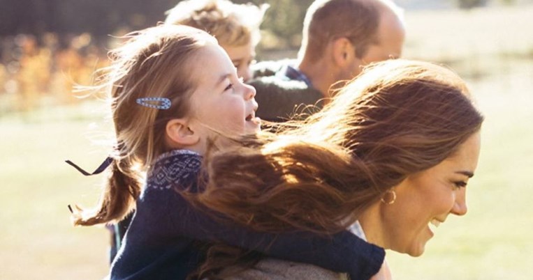 «Σας ευχαριστούμε για όλα». Τζορτζ, Σάρλοτ και Λούις χειροκροτούν τους γιατρούς της Βρετανίας