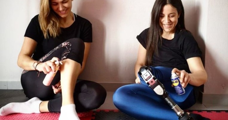 «Πάντα ονειρευόμουν μια Barbie που να με αντιπροσωπεύει»: Η Βάσω Μανουλοπούλου έχει τεχνητό μέλος