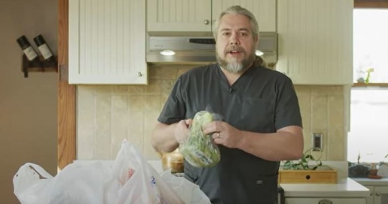Αμερικανός γιατρός δείχνει τον σωστό τρόπο να απολυμάνουμε τα τρόφιμα από το σούπερ μάρκετ