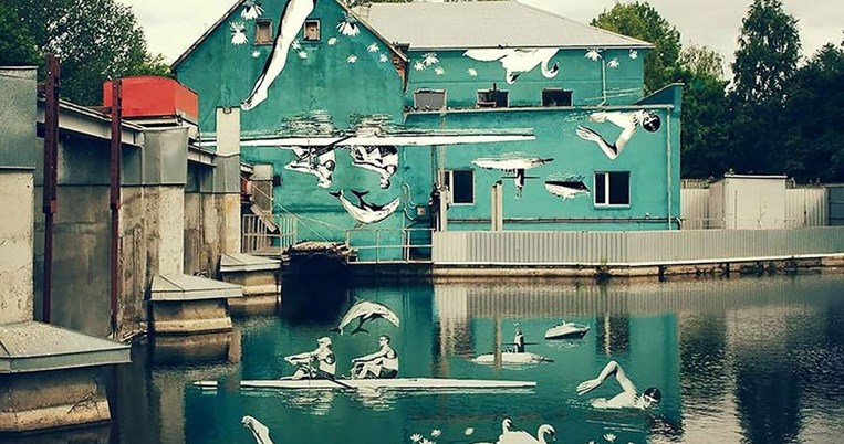 Εκπληκτικό γκράφιτι: H ανάποδη τοιχογραφία που αντανακλάται στο νερό
