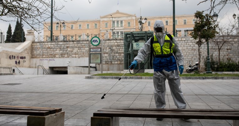 «Αυτός είναι ο λόγος που κάποιοι νοσούν βαριά και κάποιοι ελαφριά». Καθηγητής γενετικής εξηγεί