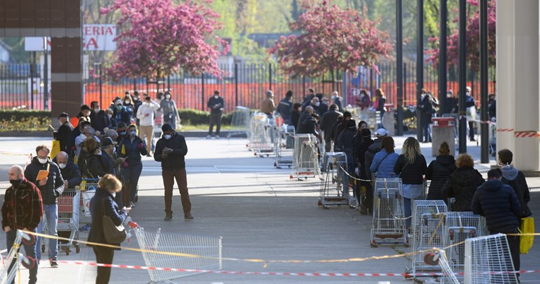 Στο Μιλάνο, στην καρδιά της πανδημίας, οι πολίτες συνεχίζουν να μην συμμορφώνονται με τα μέτρα
