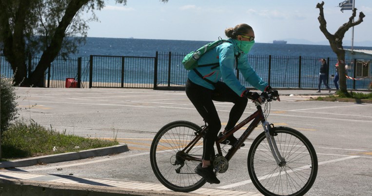 «Παρά την απείθαρχη φύση τους, οι Έλληνες είναι νηφάλιοι και στηρίζουν τα μέτρα»