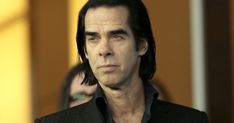 Νικ Κέιβ: «Ό,τι μας δίχαζε πριν ένα μήνα μοιάζει με απομεινάρι αμηχανίας από μία προνομιούχα εποχή»