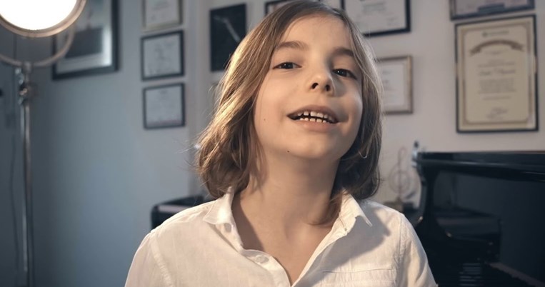 «Το βαλς της απομόνωσης». Ο 7χρονος Στέλιος Κερασίδης συνέθεσε κομμάτι για την εποχή που ζούμε