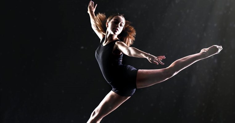 «Σε καμία άλλη δουλειά δεν προσέχεις περισσότερο». Τα μυστικά μίας μπαλαρίνας για την τριχοφυΐα