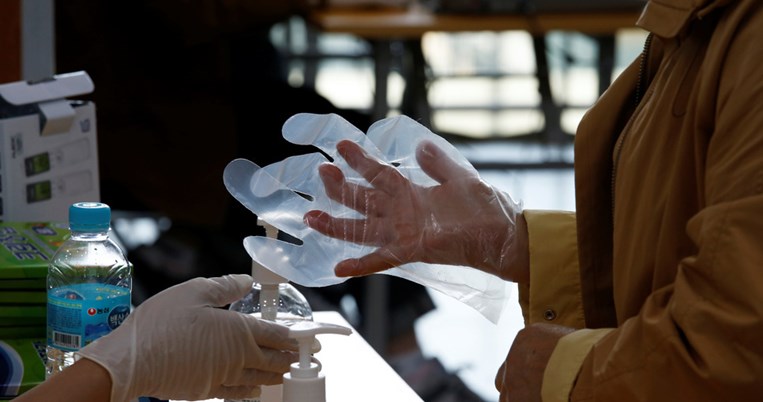 «Σταματήστε να φοράτε γάντια»: Ο Σωτήρης Τσιόδρας κάνει λόγο για την υποτιθέμενη αίσθηση ασφάλειας 