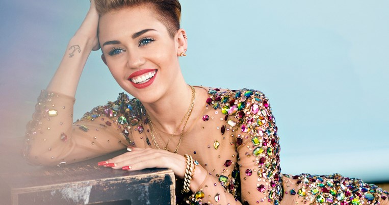 Η Miley Cyrus έκανε την ανατροπή και έγινε ξανά η Χάνα Μοντάνα