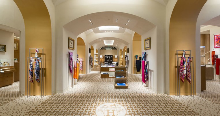Αυτό που έγινε στο κατάστημα Hermès στην Κίνα την ημέρα επαναλειτουργίας του ξεπερνά τη φαντασία