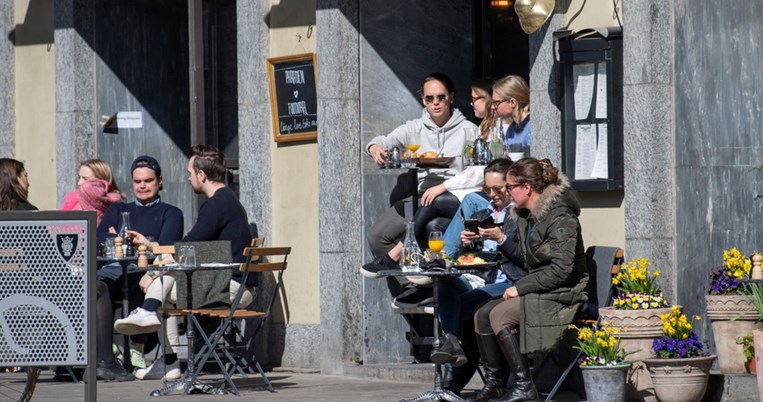 «Στη Σουηδία έχει χαθεί η μπάλα και δεν τους καίγεται καρφί. Έχουν νεκρούς έξω από τα νοσοκομεία»