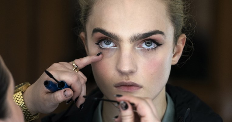 3 πράγματα που πρέπει απαραίτητα να ξέρεις πριν αρχίζεις να διορθώνεις τα φρύδια σου μόνη