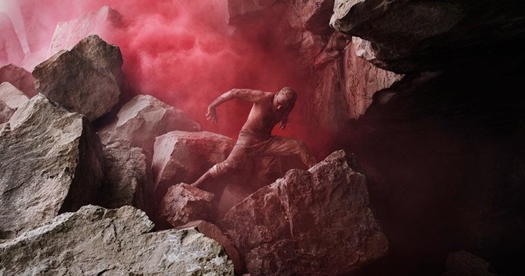 Δείτε το XENOS του Akram Khan, το τελευταίο σόλο στην καριέρα του σπουδαίου χορογράφου