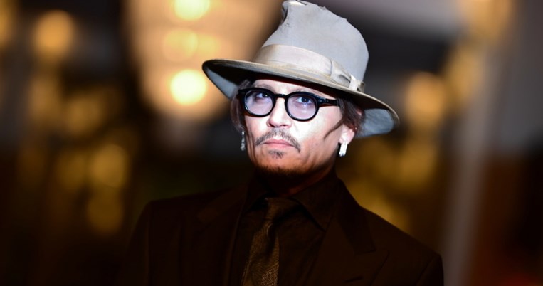 Ο κορονοϊός έχει συγκλονίσει τόσο τον Τζόνι Ντεπ που τον έκανε να φτιάξει για πρώτη φορά ίνσταγκραμ