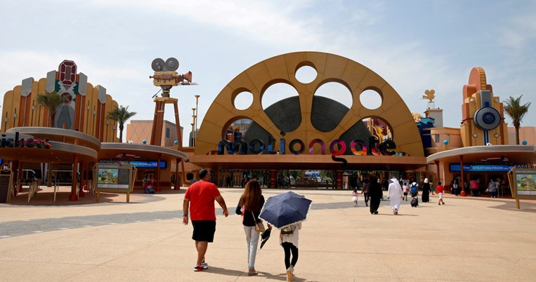 «Στο Ντουμπάι παίρνεις πρόστιμο ακόμα κι αν βήξεις δημόσια». Η εξομολόγηση μίας Ελληνίδας