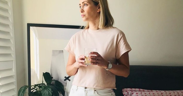 5 τρόποι να κάνεις το λευκό ντένιμ παντελόνι να μην δείχνει παλιακό και παρωχημένο