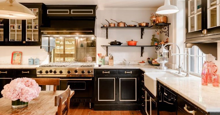 Της Λιβ Τάιλερ, του Μάικλ Κορς, της Κάρα Ντελεβίν.Είδαμε τις ωραιότερες κουζίνες διασήμων στον κόσμο