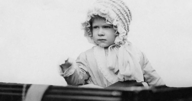 Βίντεο από την παιδική της ηλικία: Εικόνες που δεν είχαμε ξαναδεί από τη βασίλισσα Ελισάβετ 