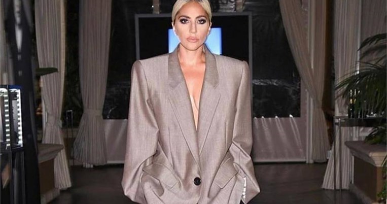 Γιατί πολλές σταρ επιλέγουν τα δυναμικά κοστούμια- Εκτός από κομψά έχουν και συμβολικό χαρακτήρα 