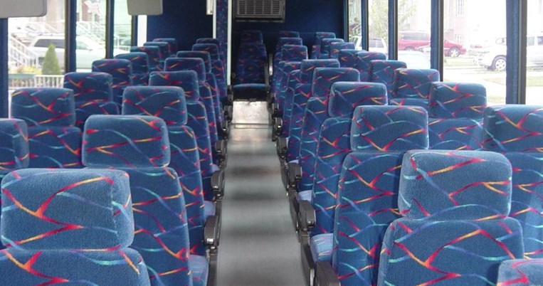 Ξέρεις γιατί τα καθίσματα στα Μέσα είναι πάντα πολύχρωμα; 