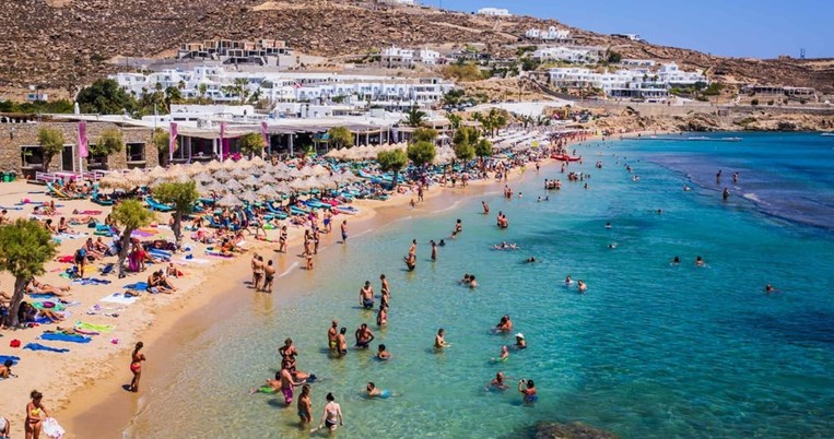 «Ξεχάστε γεμάτες παραλίες, εκδρομές και ξενοδοχεία»: Έτσι θα είναι το καλοκαίρι στην Ελλάδα