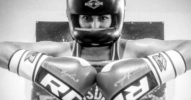 «Θέλω να μπαίνω στο ρινγκ και να το χαίρομαι»: Η Ελληνίδα πυγμάχος ξέρει τι σημαίνει παλεύω στη ζωή