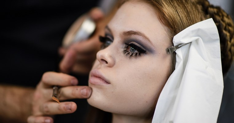 H oικονομική μάσκαρα των 15 ευρώ που κάνει εξίσου καλή (αν όχι καλύτερη) δουλειά με τις πιο ακριβές