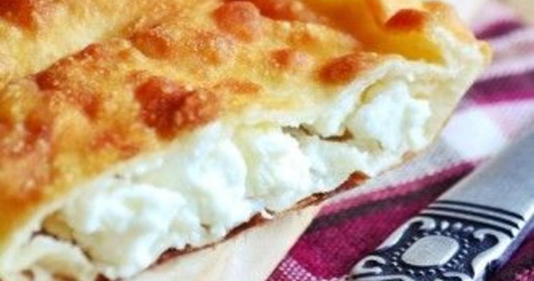 Τυρόπιτα περέκ στο τηγάνι: Μοιάζει με τη σκοπελίτικη αλλά είναι ποντιακή και κάπως διαφορετική