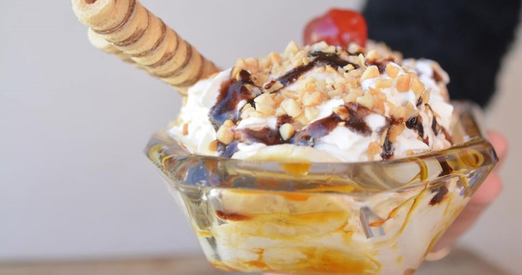 Παγωτό με μόρφατ, ζαχαρούχο & εβαπορέ γάλα: Μια ρετρό αγαπημένη γεύση θα μας κατακλύσει αναμνήσεις 