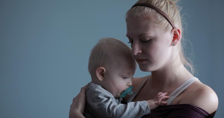 «Δεν θέλω να είμαι πια μόνη»: H viral ανάρτηση μίας νέας μαμάς στέλνει ένα μήνυμα στις μητέρες