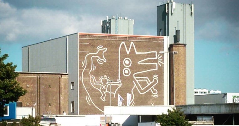 Κρυμμένη τοιχογραφία του Keith Haring ύψους 12 μέτρων ξανά σε κοινή θέα στο Άμστερνταμ