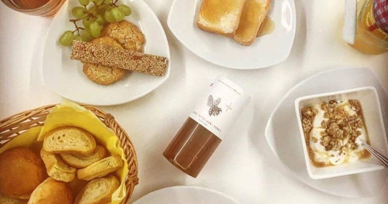 Foodscross: «Αν σου τελειώσει το μέλι απ’το βάζο, φρόντισε να σου ‘χει μείνει στο στόμα»