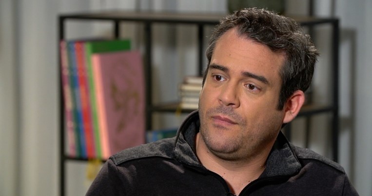 «Πυγμαλίωνα, γιατί δεν αγαπάς όπως ο Παπαγιαννόπουλος;»