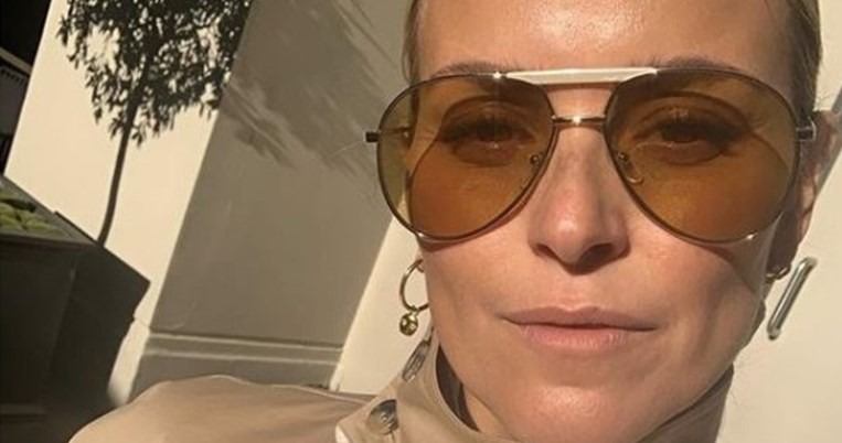 Ανακτά την ελαστικότητα του δέρματος μέσα σε 4 λεπτά: Οι φίλες μου μιλούν για αυτό το serum