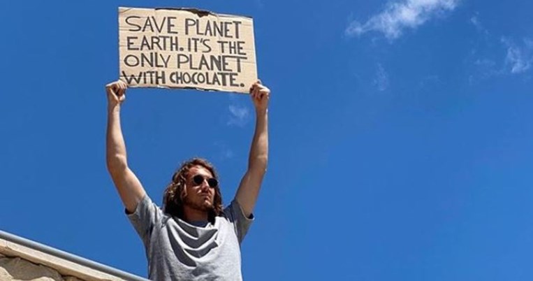 «Μια φορά τον χρόνο είναι καλό να μπαίνουμε σε καραντίνα»: Το μήνυμα του Στέφανου Τσιτσιπά