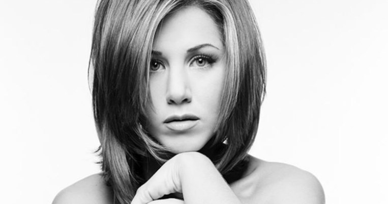 Στο σφυρί πορτρέτα διάσημων καλλιτεχνών για την πανδημία- Μαζί και η γυμνή φωτογραφία της Άνιστον