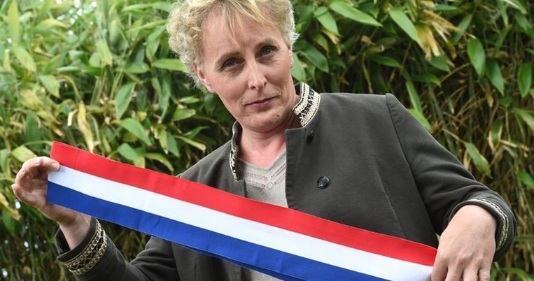«Δεν θα έπρεπε να θεωρείται γεγονός». Η Marie Cau είναι η πρώτη transgender δήμαρχος στη Γαλλία