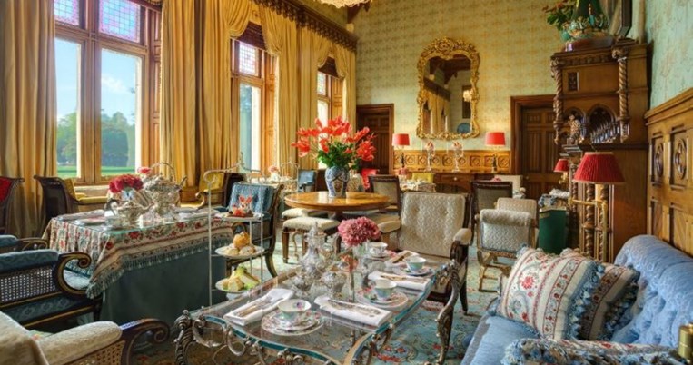 Ζευγάρι είναι «εγκλωβισμένο» μόνο του, εδώ και 64 ημέρες, σε τεράστιο, μεσαιωνικό κάστρο 5 αστέρων