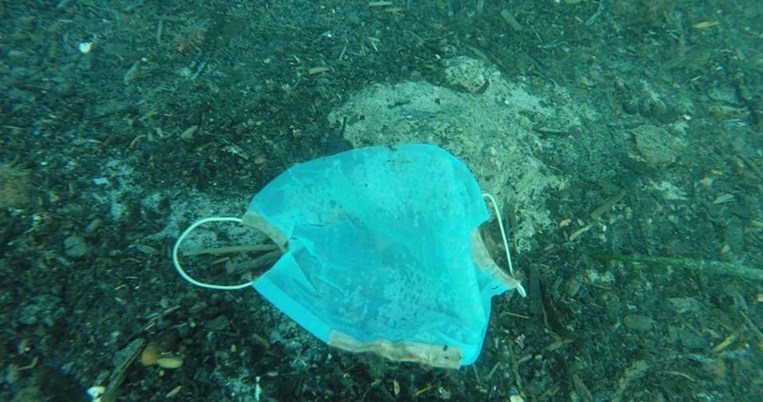 Μάσκες και γάντια στη Μεσόγειο: Περιβαλλοντική οργάνωση προειδοποιεί για τη «ρύπανση κορονοϊού»
