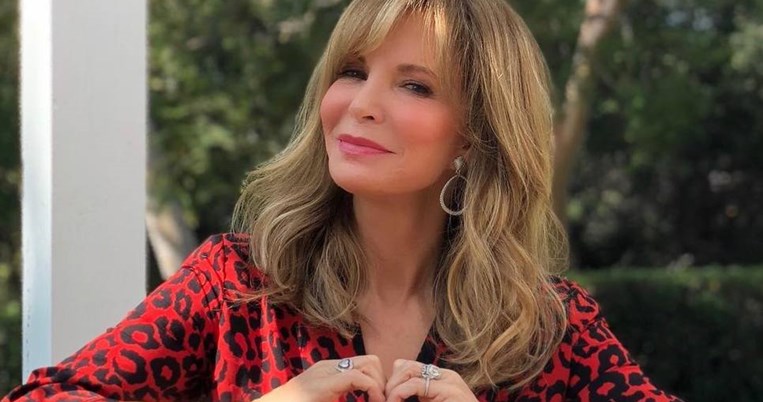 Θα μπορούσε να είναι και εκείνη Άγγελος του Τσάρλι. Η Ζακλίν Σμιθ ποζάρει με την κόρη της, Σπένσερ