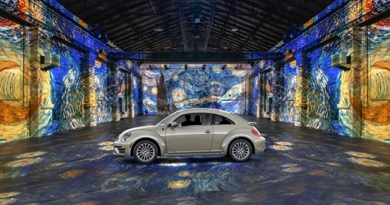 Τα αυτοκίνητα θα μπαίνουν μέσα στους πίνακες. Η πρώτη Drive In έκθεση ζωγραφικής για τον Βαν Γκογκ