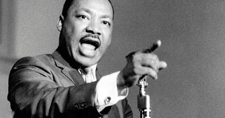 «Δεν είμαι μαύρος, είμαι άνθρωπος»: 10 φράσεις του Martin Luther King που κρατούν το όνειρο ζωντανό