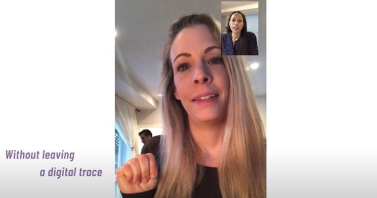 Η στιγμή που θύμα ενδοοικογενειακής βίας κάνει νόημα στη φίλη της μέσα από βιντεοκλήση