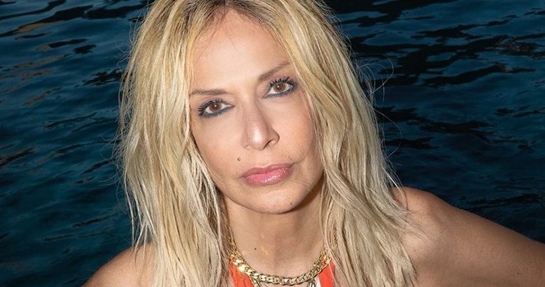 Άννα Βίσση: Εύχεται καλή επιτυχία στους μαθητές για τις Πανελλαδικές με τον πιο μελωδικό τρόπο