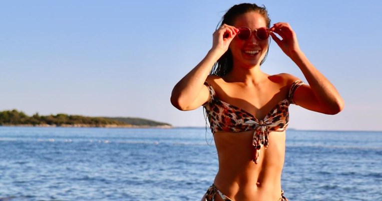 Το ενυδατικό λάδι και το εξωτικό άρωμα που συνδυάζω για να ευωδιάζω «καλοκαίρι»