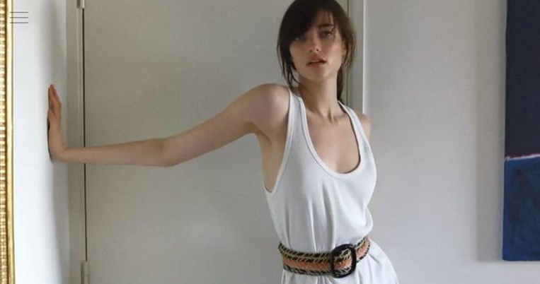 Υπάρχει λόγος που αυτό το μίνιμαλ φόρεμα από τα Zara είναι το bestseller της καλοκαιρινής συλλογής