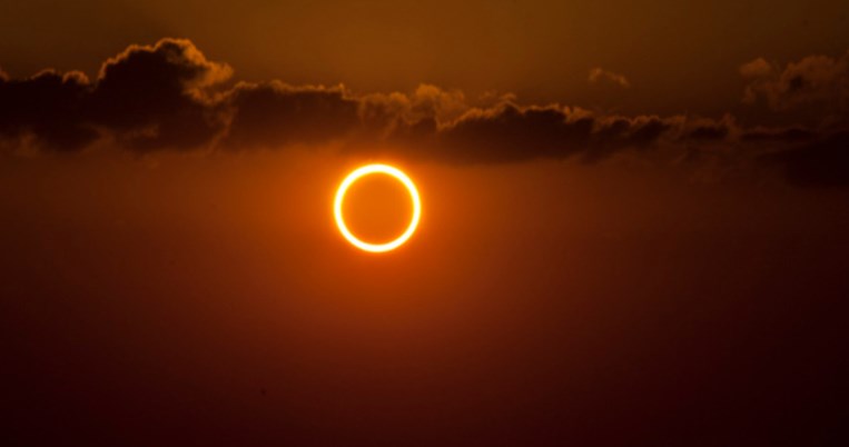 Tι είναι η δακτυλιοειδής έκλειψη ηλίου, το σπάνιο φαινόμενο που θα κατακλύσει τον ουρανό την Κυριακή