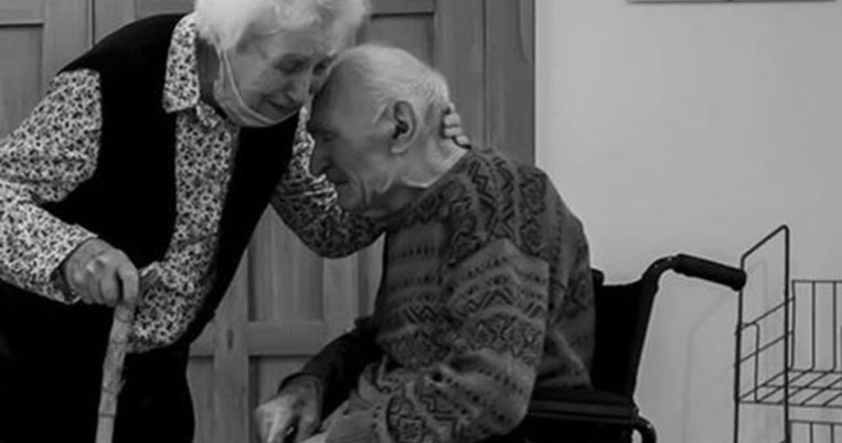 Η στιγμή που ο 100χρονος Γκουίντο συναντά την 93χρονη συζυγό του μετά από 101 μέρες καραντίνας