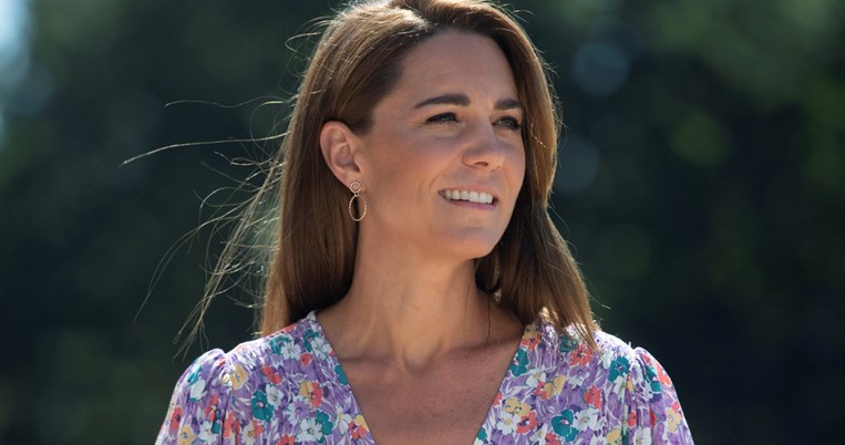 Γιατί οι παπαράτσι δεν κυνηγούν ποτέ πια την Κέιτ Μίντλετον, αλλά στοίχειωναν τη Νταϊάνα;