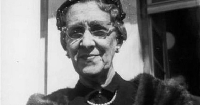 Αγωνίστηκε για τα δικαιώματα της γυναίκας και υπήρξε η πρώτη Ελληνίδα που ανέλαβε υπουργικό αξίωμα