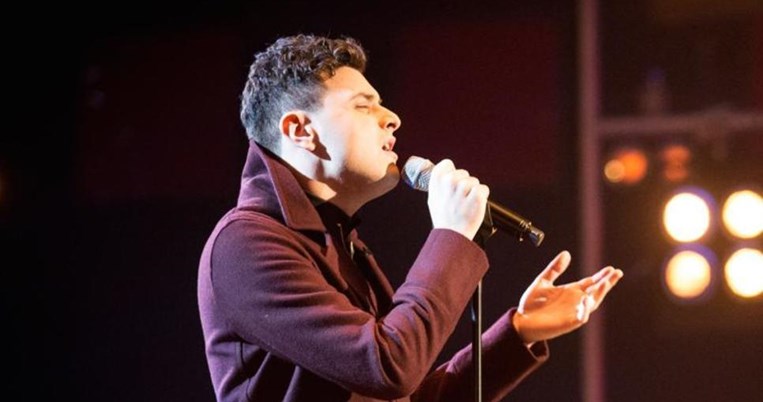 Συνεχίζει την εκπληκτική του πορεία ο Βαγγέλης Πολυδώρου. Πέρασε στους φιναλίστ του The Voice